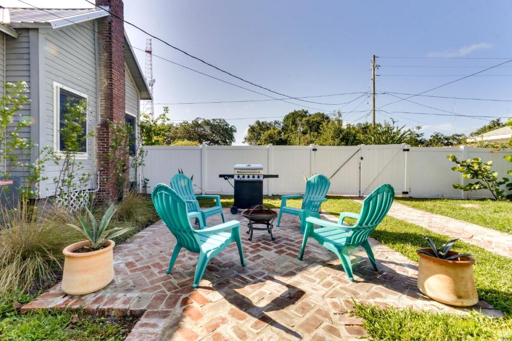 Fire Pit and Yard Updated Winter Garden Home!